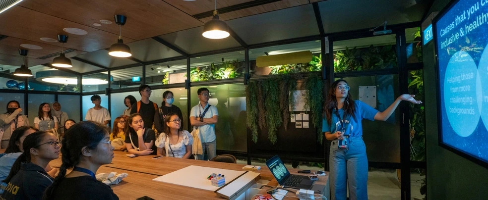 Meeting room students